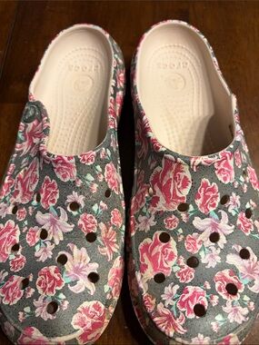 CROCS Floral Clogs in Pink and Gray